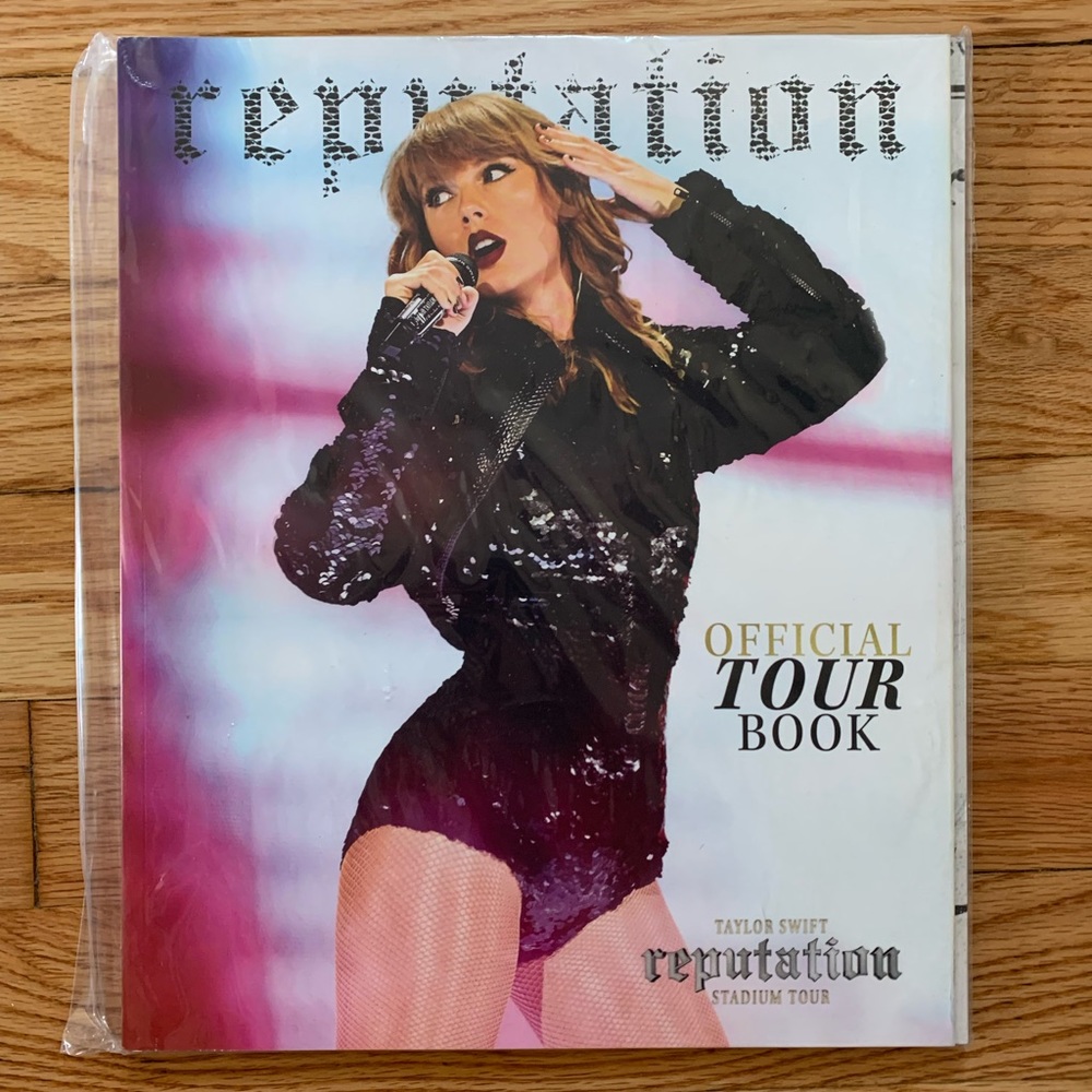NEW Taylor Swift Reputation Tour Book